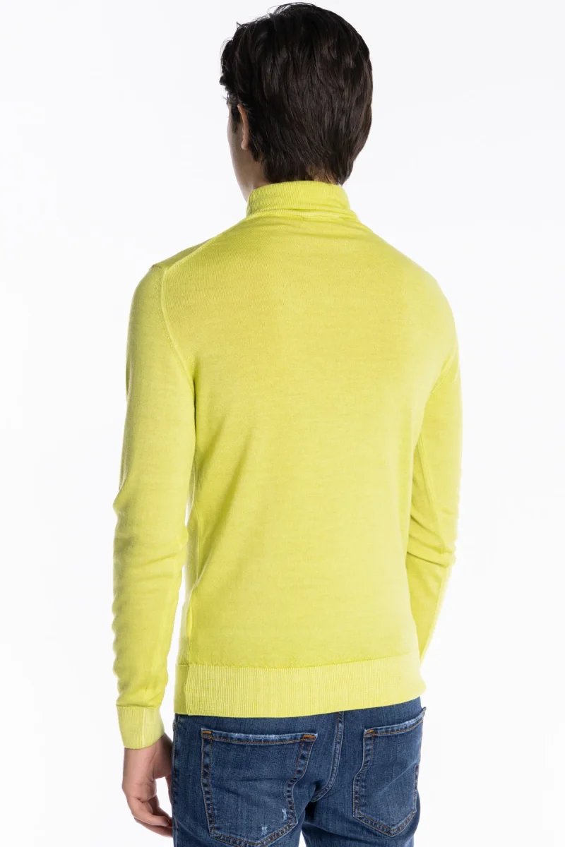 Maglione da uomo collo alto giallo lime lana merinos effetto stone wash maniche lunghe - immagine 4