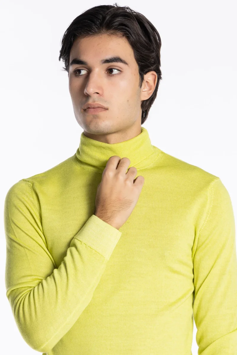 Maglione da uomo collo alto giallo lime lana merinos effetto stone wash maniche lunghe - immagine 5
