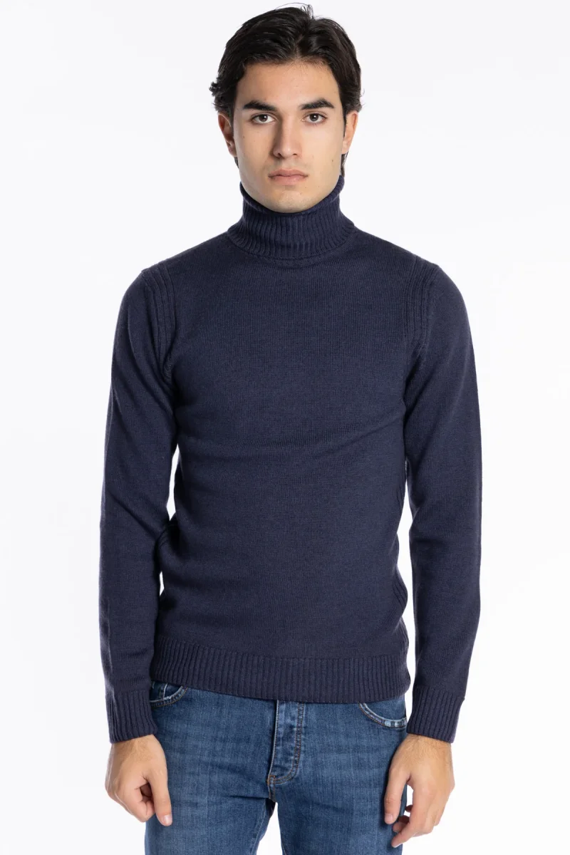 Maglione da uomo collo alto Blu pura lana con trame interne ai lati maniche lunghe - immagine 2