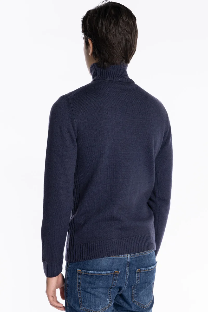 Maglione da uomo collo alto Blu pura lana con trame interne ai lati maniche lunghe - immagine 4