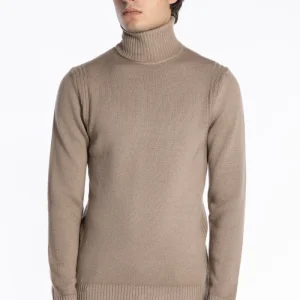 Maglione da uomo collo alto fango pura lana con trame interne ai lati maniche lunghe