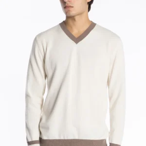 Maglione da uomo scollo a v in lana color panna con fasce fango sullo scollo e polsi