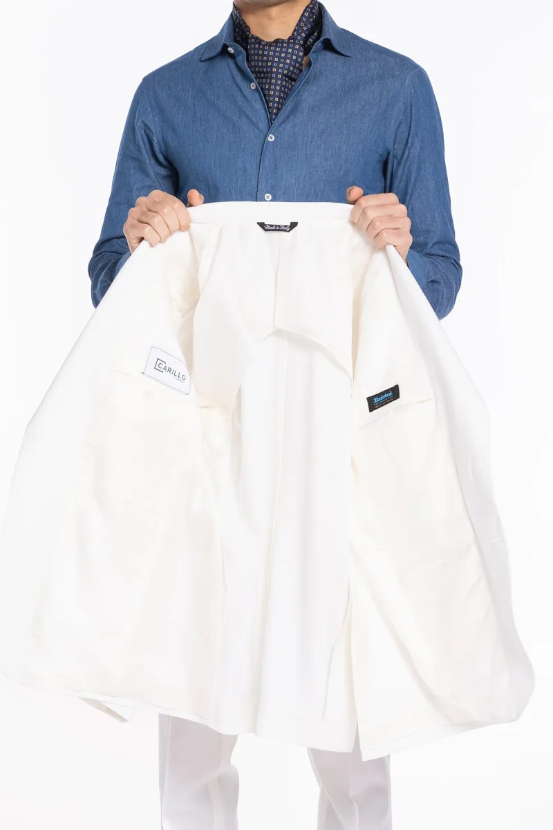 Abito uomo monopetto bianca in fresco lana super 130’s Bristol Tessuti Napoli con rever a lancia largo tasche a filo - immagine 4