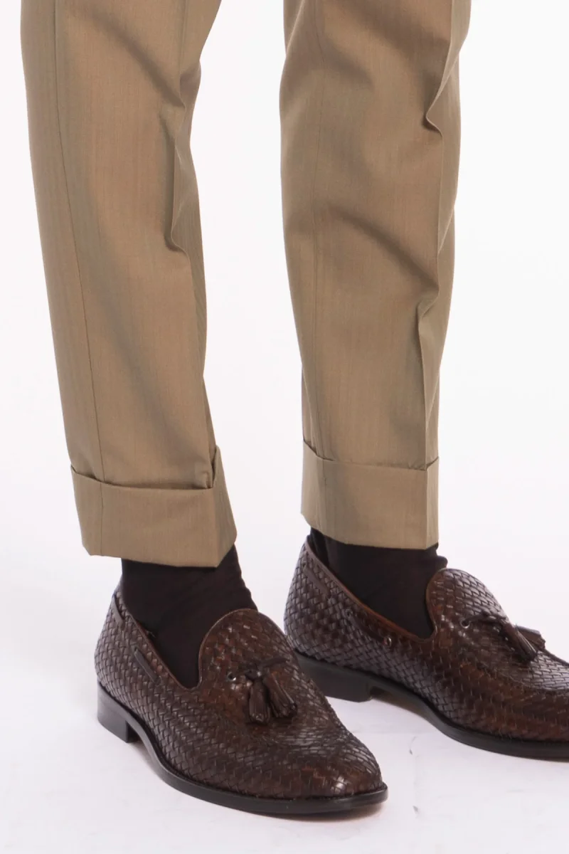 Pantalone uomo vita alta fango Solaro fresco lana super 120’S e seta Holland & Sherry tasca con 2 pinces e risvolto 5cm - immagine 7