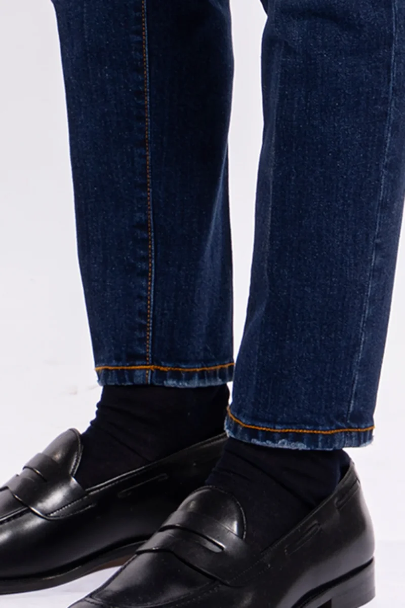 Jeans da uomo lavaggio medio sabbiato modello 5 tasche con lievi rotture vestibilità slim leggermente elasticizzato - immagine 6