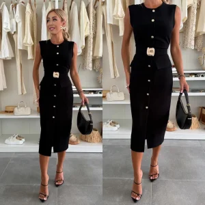 Abito senza maniche bottoni e cinta dorati