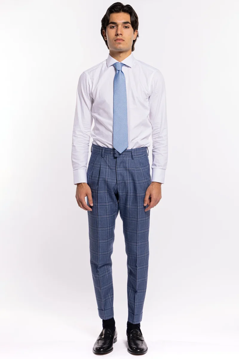 Pantalone uomo vita alta denim fantasia quadri blu fresco lana e seta Bristol Tessuti con doppia pinces e risvolto - immagine 3