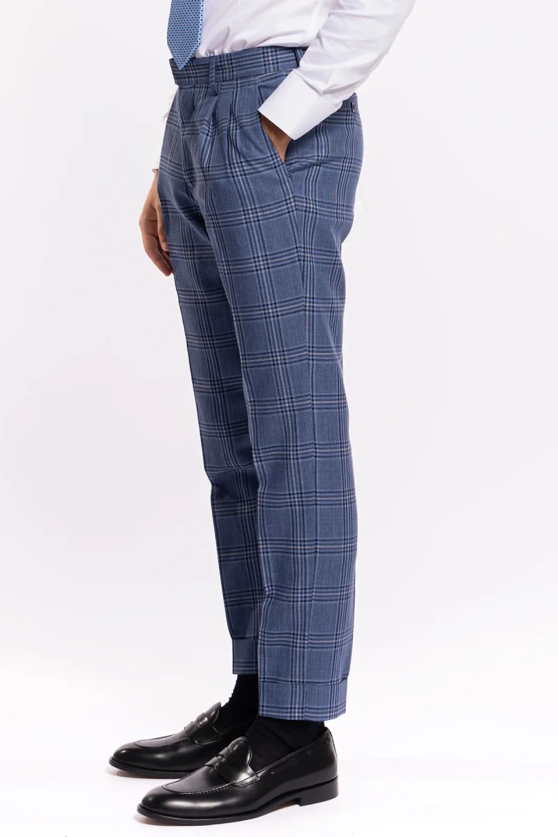 Pantalone uomo vita alta denim fantasia quadri blu fresco lana e seta Bristol Tessuti con doppia pinces e risvolto - immagine 4