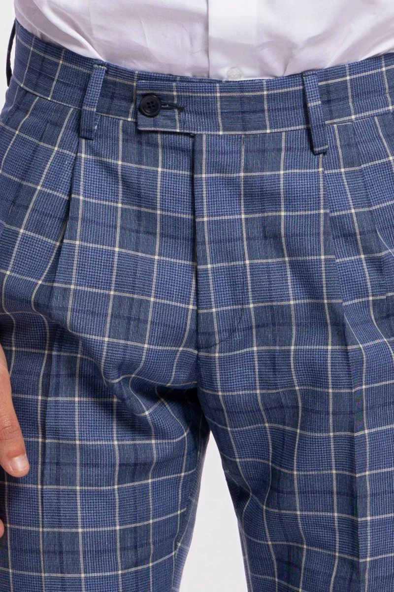 Pantalone uomo vita alta blu denim quadri bianchi fresco lana e lino Bristol Tessuti con doppia pinces e risvolto- - immagine 6