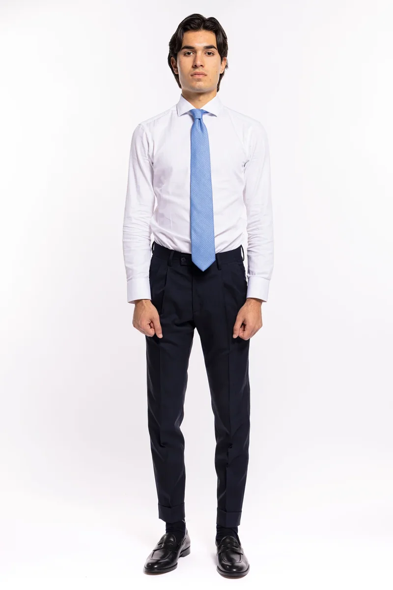 Pantalone uomo vita alta blu quadro rosso fresco lana super 120’s Holland & Sherry con doppia pinces e risvolto - immagine 3