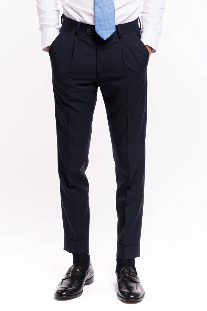 Pantalone uomo vita alta blu quadro rosso fresco lana super 120’s Holland & Sherry con doppia pinces e risvolto - immagine 2