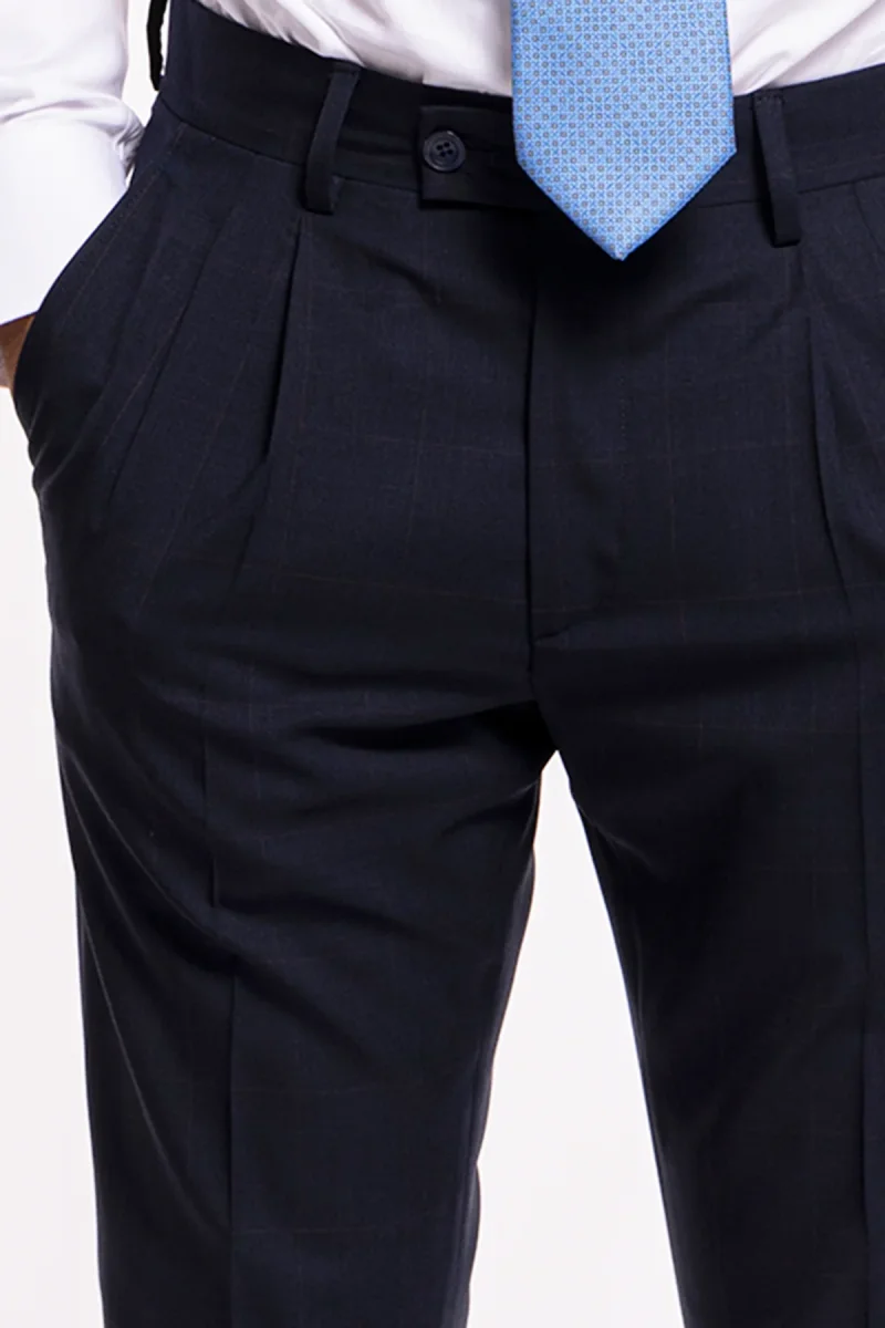 Pantalone uomo vita alta blu quadro rosso fresco lana super 120’s Holland & Sherry con doppia pinces e risvolto - immagine 6