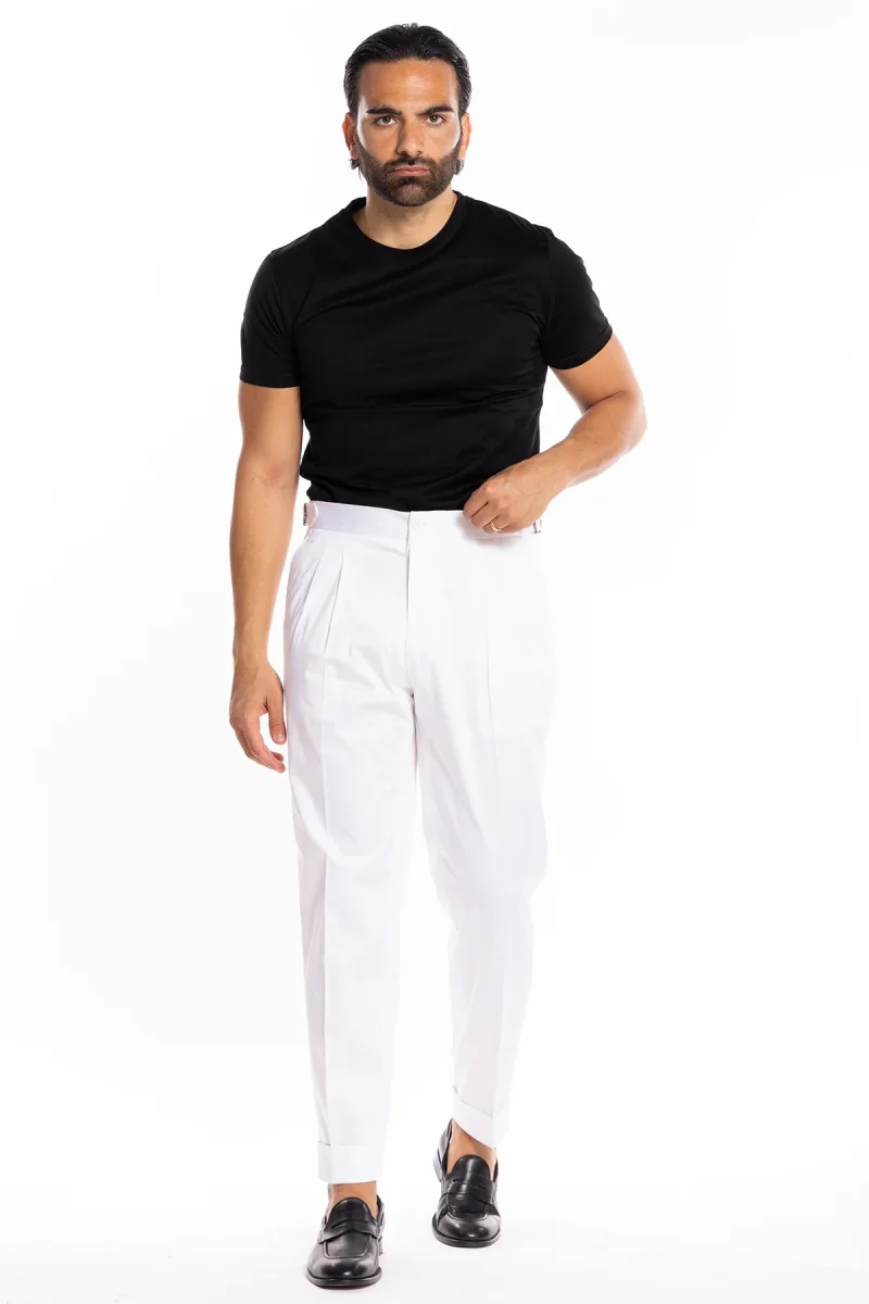 Pantalone uomo bianco in cotone vita alta doppia pinces con fibbie laterali risvolto 5cm - immagine 3