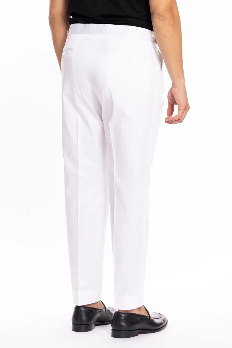 Pantalone uomo bianco in cotone vita alta doppia pinces con fibbie laterali risvolto 5cm - immagine 5