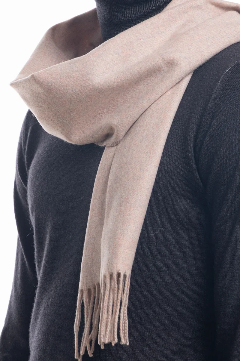 Sciarpa uomo rosa invernale effetto lana cashmere con frange - immagine 3