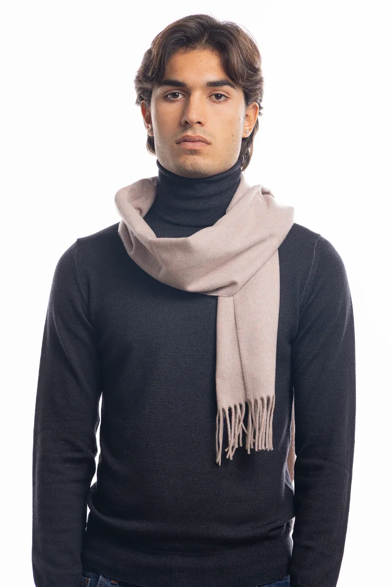 Sciarpa uomo rosa invernale effetto lana cashmere con frange - immagine 2