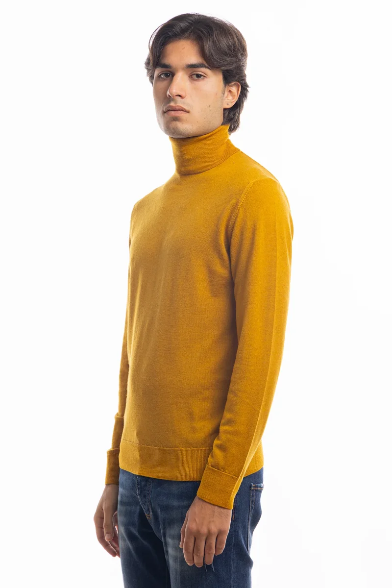 Maglione da uomo collo alto Ocra in lana merinos 100% maniche lunghe effetto stone wash - immagine 3