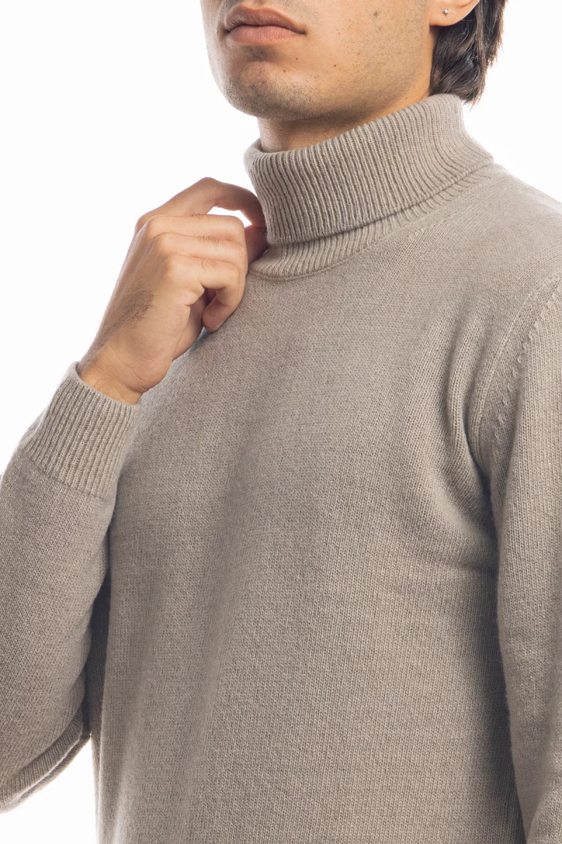 Maglione da uomo collo alto beige in lana maniche lunghe - immagine 5