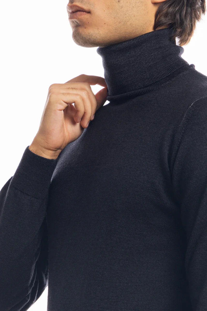 Maglione da uomo collo alto nero in lana merinos 100% effetto stone wash maniche lunghe - immagine 5