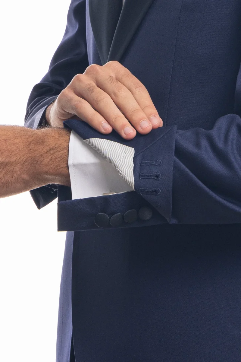 Abito smoking monopetto blu royal da uomo in fresco lana super 130’s Vitale Barberis Canonico con rever a Lancia largo in raso - immagine 5