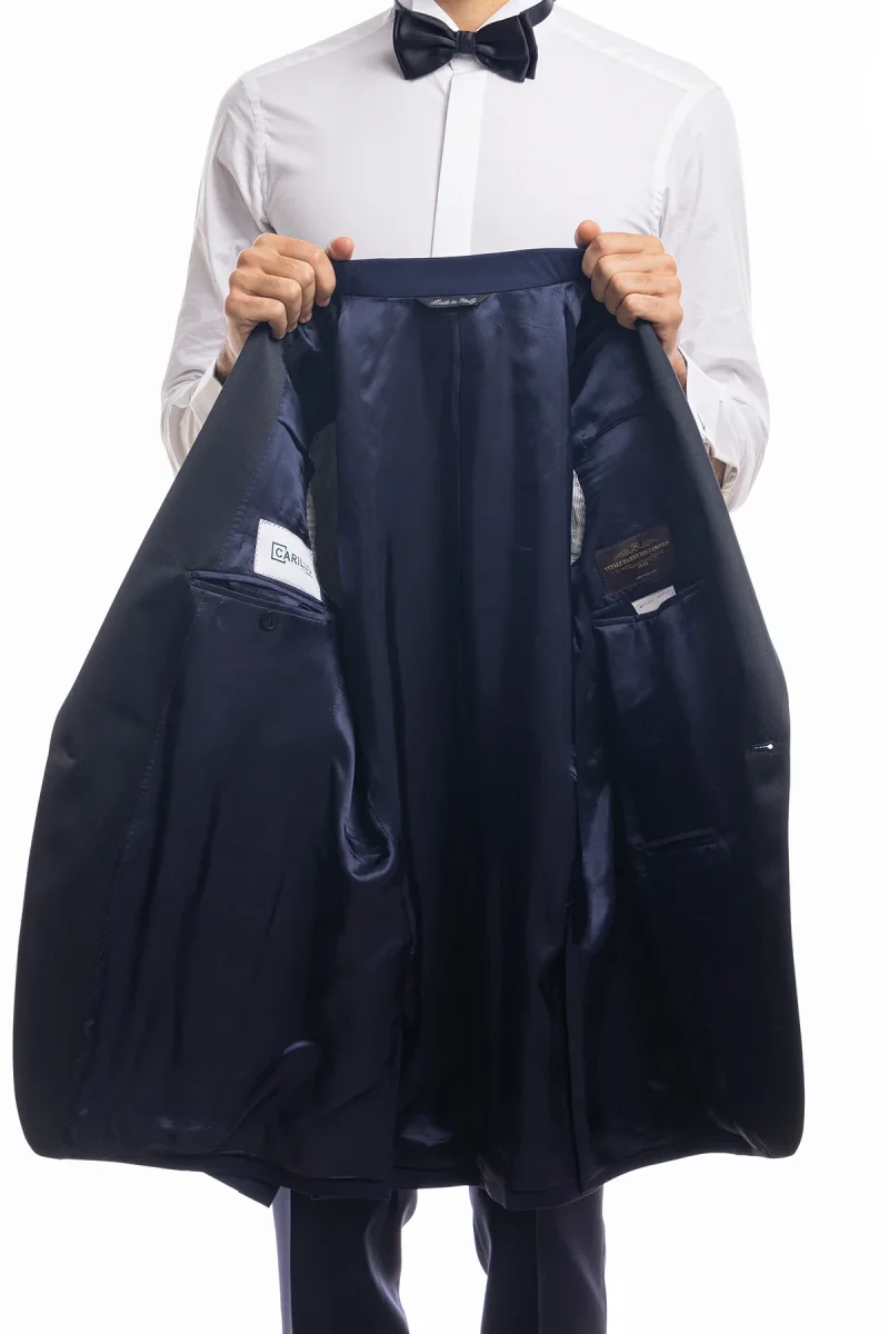 Abito smoking monopetto blu royal da uomo in fresco lana super 130’s Vitale Barberis Canonico con rever a Lancia largo in raso - immagine 4