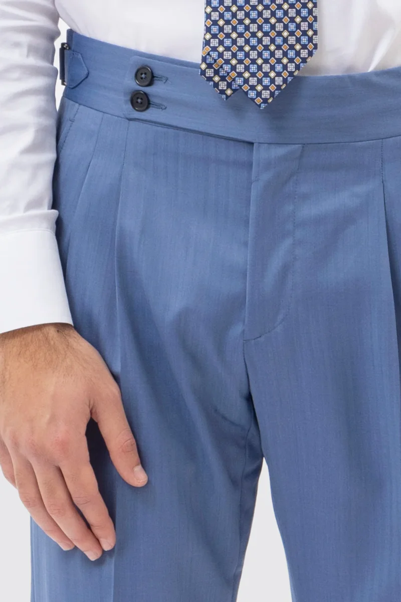 Pantalone uomo Celeste Solaro in fresco lana e seta Holland & Sherry vita alta con pinces fibbie laterali e risvolto 5cm - immagine 6