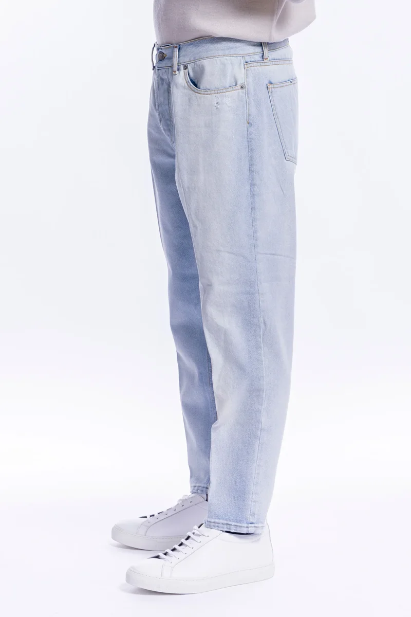 Jeans chiaro uomo effetto scambiato 5 tasche con lievi rotture vestibilità regular - immagine 5