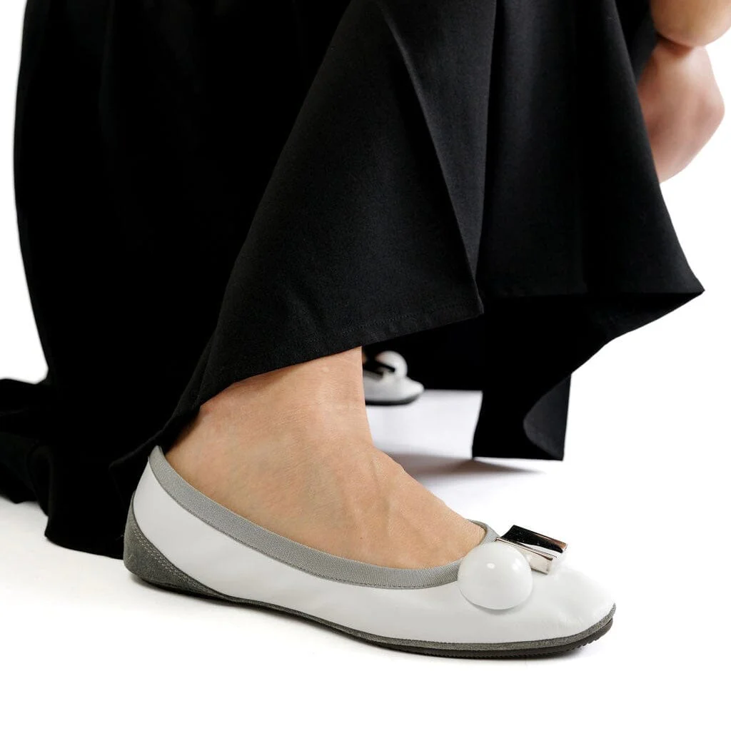 DOVE NUOTANO GLI SQUALI - Ballerina Becky - Bianco