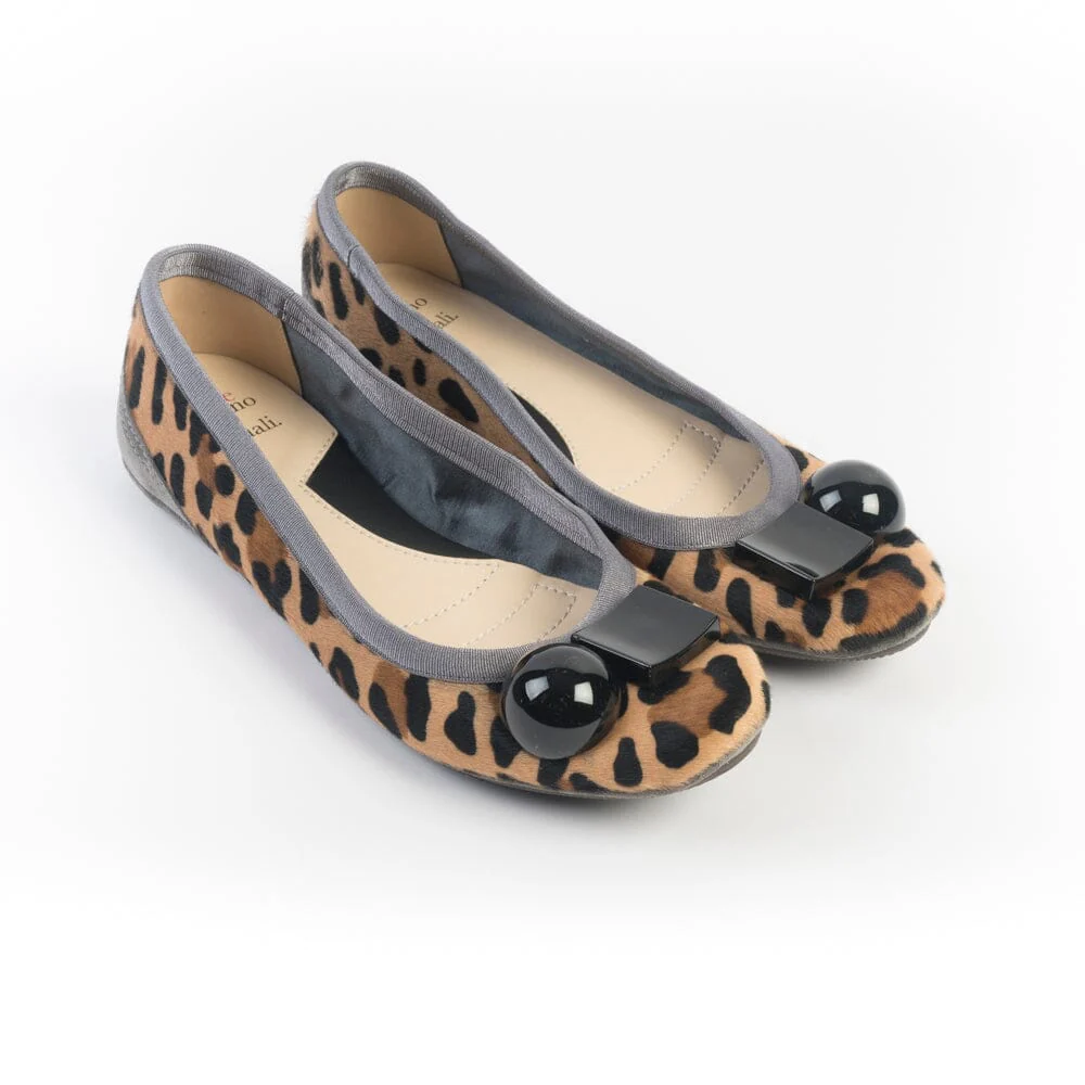 DOVE NUOTANO GLI SQUALI - Ballerina Becky - Pony Leopard - immagine 2