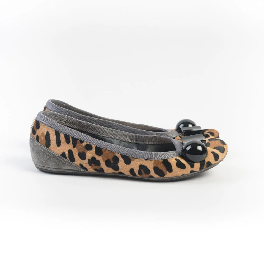 DOVE NUOTANO GLI SQUALI - Ballerina Becky - Pony Leopard - immagine 4