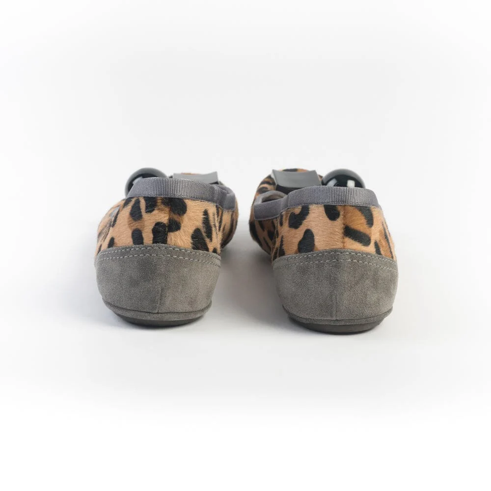 DOVE NUOTANO GLI SQUALI - Ballerina Becky - Pony Leopard - immagine 5