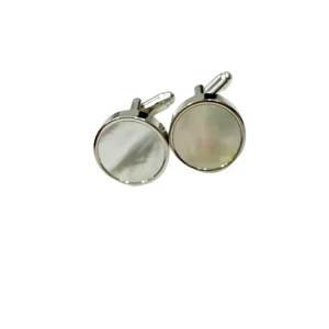 Gemelli da camicia in madreperla tondi e base in acciaio silver .