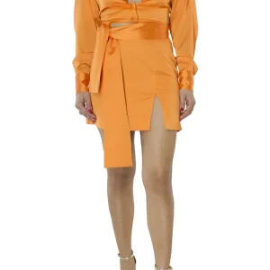 Gonna donna mini in raso lucido mini spacco sul davanti e chiusura a scomparsa sul retro.