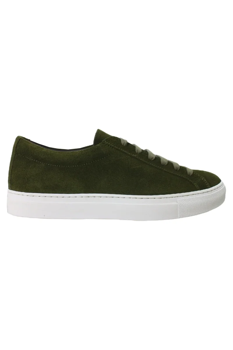 Sneakers uomo verde militare in camoscio con suola in gomma bianca made in italy
