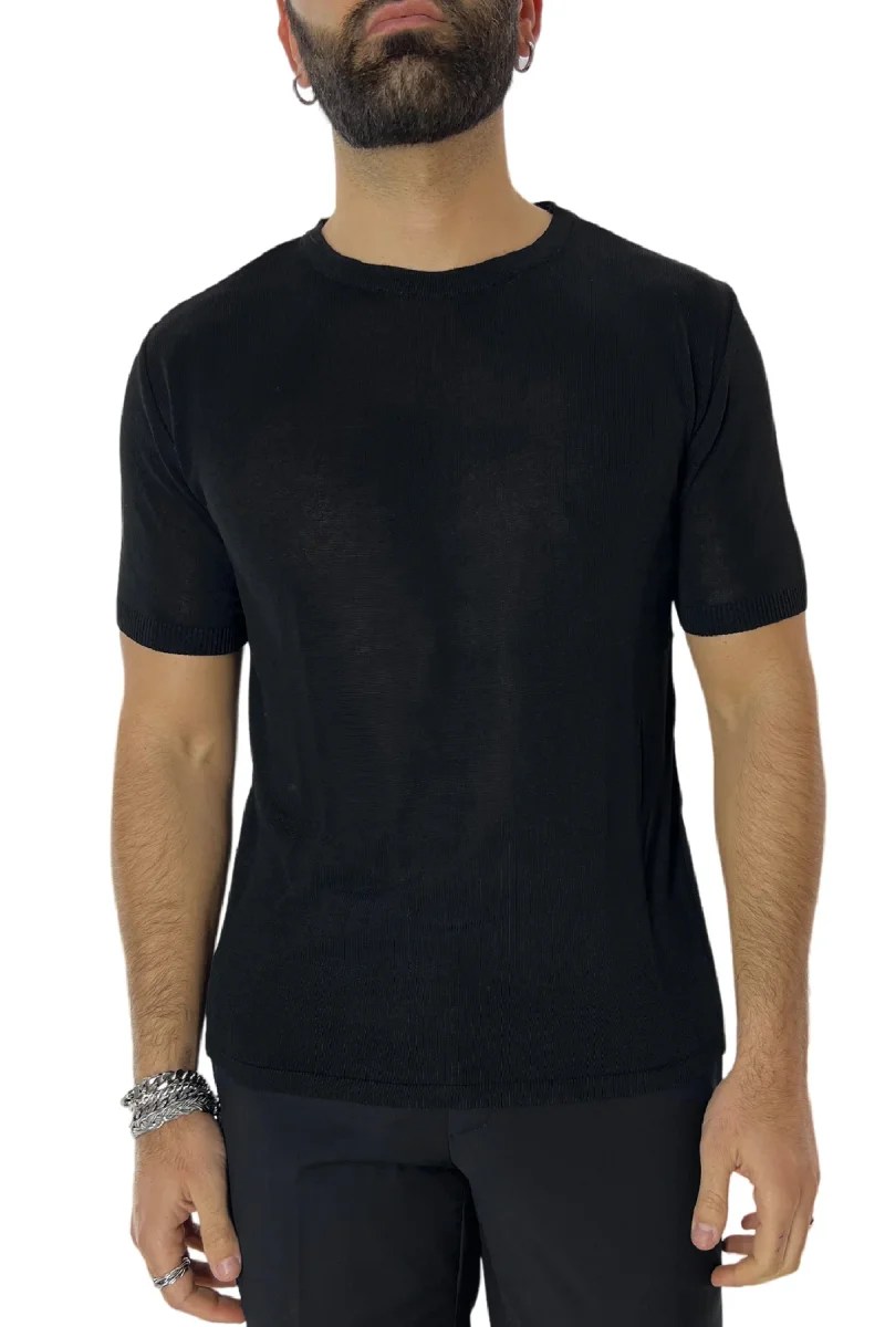 T-shirt uomo nera in viscosa mezze maniche scollo largo made in italy - immagine 2