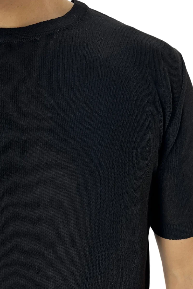 T-shirt uomo nera in viscosa mezze maniche scollo largo made in italy - immagine 5