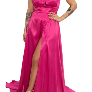 Abito donna in raso con spacco profondo scollo all’americana con cappa rifinita con piume