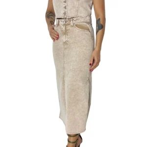 Gilet donna in denim cropped  chiusura frontale con bottoni scollo a V e retro a vogatore